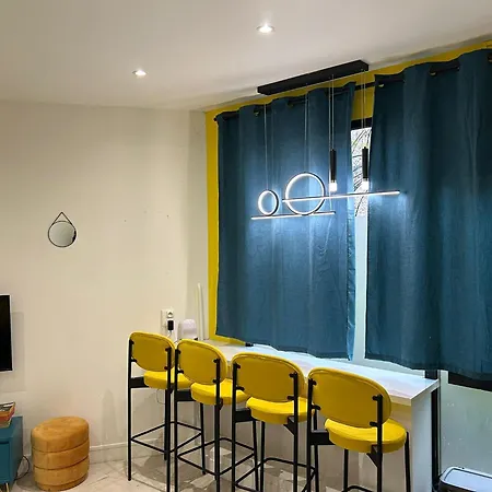 Moderne A Proximite De Batignolles * Париж