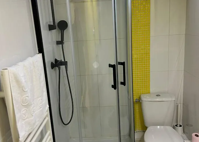 Moderne A Proximite De Batignolles