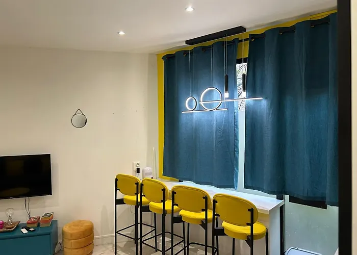 Moderne A Proximite De Batignolles * Paris